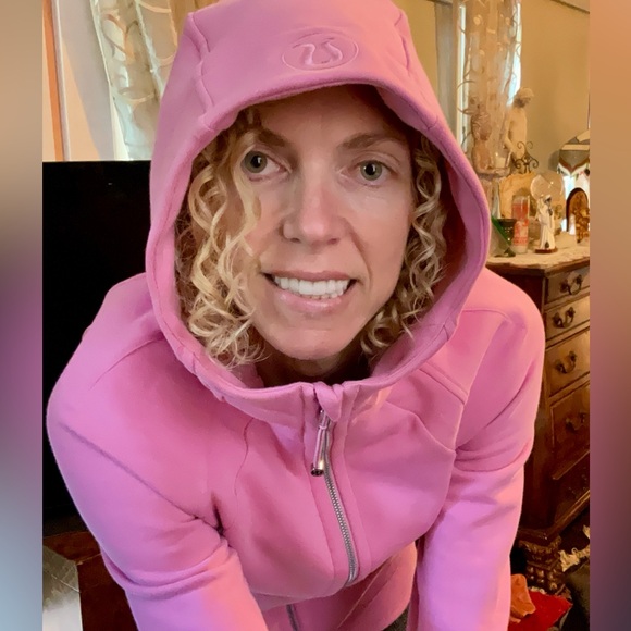 PRICE DROP! NWOT LULULEMON PINK SCUBA HOODIE!! - Picture 3 of 15